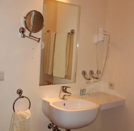 Eifeler Hof מלון Manderfeld