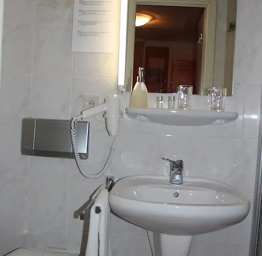 Eifeler Hof מלון Manderfeld